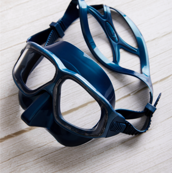 퐁당닷컴,재규어R Shimmer Blue,쨍한 컬러감과 반짝이는 펄 디테일로 다이빙의 즐거움을 더하는 프리미엄 다이빙 마스크! 말랑하고 부드러운 스커트로 편안한 이퀄라이징이 가능하며, 얼굴에 완벽히 밀착되는 저용적 설계로 탁월한 착용감까지.,더블케이,프리다이빙 > 마스크 > 2안식