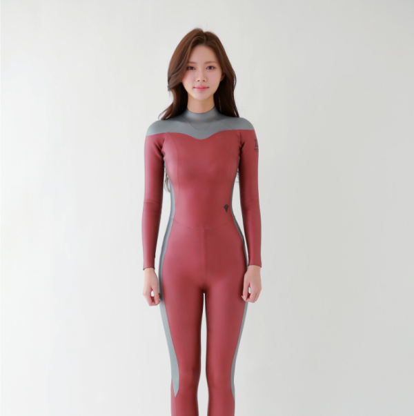 퐁당닷컴,SCS 3D 오로라 원피스 슈트(여성 전용),곡선미를 살린 어깨 라인과 허리 배색이 자연스럽게 연결되어 우아한 분위기를 자아내는 오로라 디자인. 원피스 버전으로 새롭게 출시되었으며, Yamamoto SCS 원단을 사용해 부드러운 착용감과 높은 활동성을 모두 갖췄습니다.,더블케이,프리다이빙 > 슈트 > 맞춤 슈트